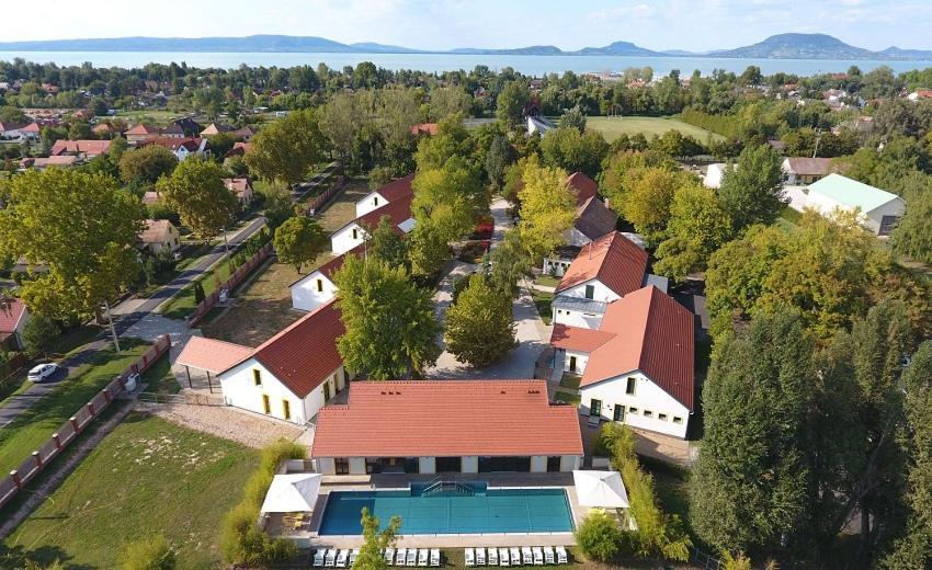 Hubertus Hof Landhotel Балатонфенивес Екстериор снимка